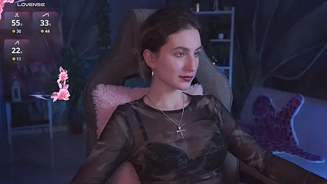 Snapshot of LuxRayi chatting on 01.14.26 LuxRayi online show from 01.14.26