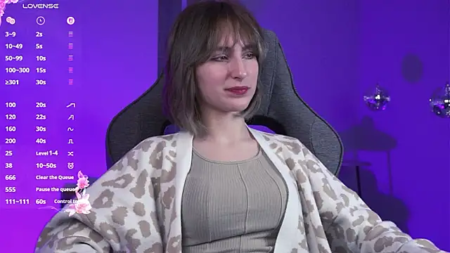 Snapshot of LuxRayi chatting on 03.05.26 LuxRayi online show from 03.05.26