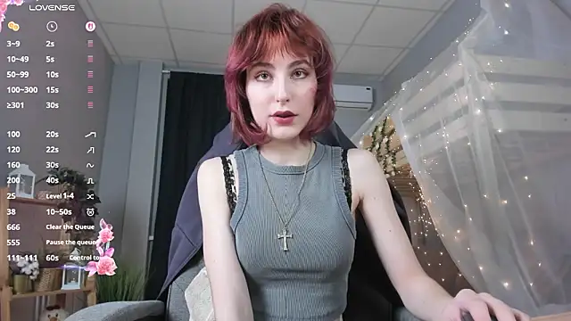 Snapshot of LuxRayi chatting on 03.13.26 LuxRayi online show from 03.13.26