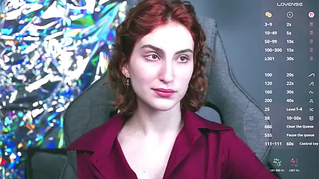 Snapshot of LuxRayi chatting on 04.06.26 LuxRayi online show from 04.06.26