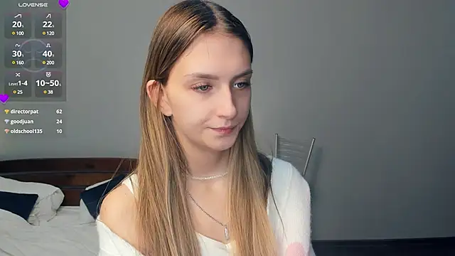 Snapshot of MayBennett chatting on 01.19.25 MayBennett online show from 01.19.25