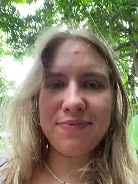 Snapshot of fluffy_bunnyxxx chatting on 12.27.24 fluffy bunnyxxx online show from 12.27.24