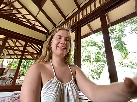 Snapshot of fluffy_bunnyxxx chatting on 02.10.25 fluffy bunnyxxx online show from 02.10.25