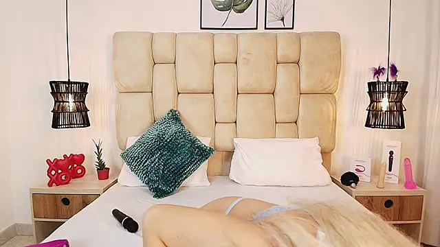 AdharaSmithh online show from 03.18.25