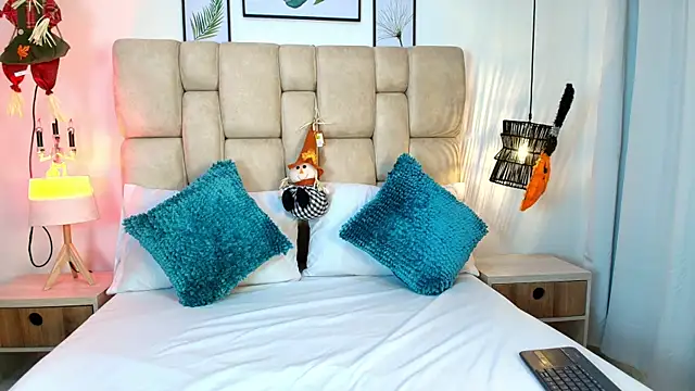 AdharaSmithh online show from 10.29.25