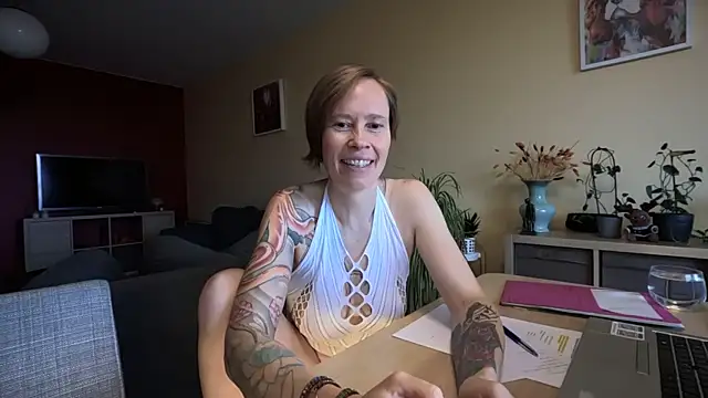 Snapshot of SexyExclusiveflower chatting on 10.10.25 SexyExclusiveflower online show from 10.10.25