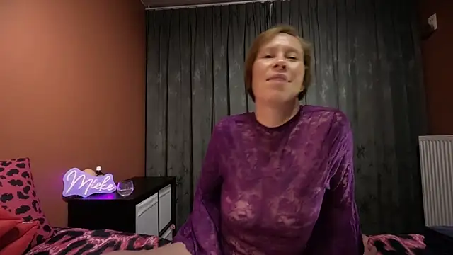 Snapshot of SexyExclusiveflower chatting on 10.31.25 SexyExclusiveflower online show from 10.31.25