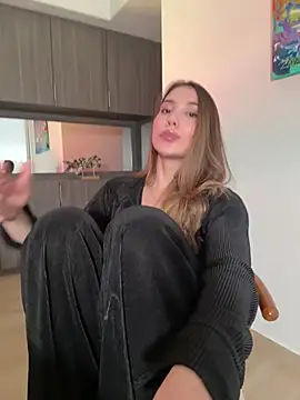 SophieRaily  online show from 02.04.25