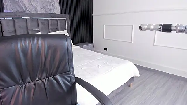 MiiaaMoonroee online show from 03.15.25