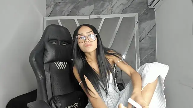 Mia petite01 online show from 05.21.26