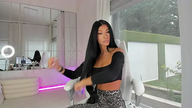 Snapshot of missdiamond_ chatting on 11.21.25 missdiamond online show from 11.21.25