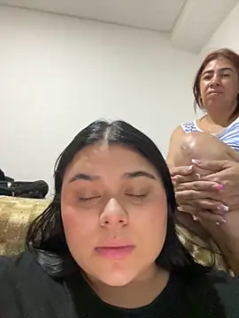 Snapshot of alissonfernandez_ chatting on 02.21.25 alissonfernandez online show from 02.21.25