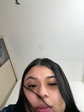 Snapshot of alissonfernandez_ chatting on 02.23.25 alissonfernandez online show from 02.23.25