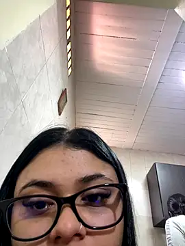 Snapshot of alissonfernandez_ chatting on 09.24.25 alissonfernandez online show from 09.24.25