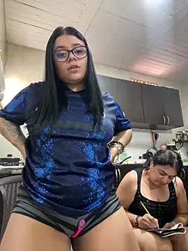 Snapshot of alissonfernandez_ chatting on 09.29.25 alissonfernandez online show from 09.29.25