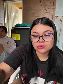 Snapshot of alissonfernandez_ chatting on 10.10.25 alissonfernandez online show from 10.10.25