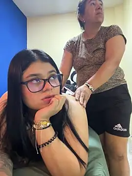 Snapshot of alissonfernandez_ chatting on 10.11.25 alissonfernandez online show from 10.11.25