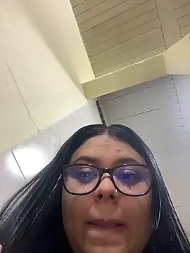 Snapshot of alissonfernandez_ chatting on 10.14.25 alissonfernandez online show from 10.14.25