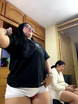 Snapshot of alissonfernandez_ chatting on 10.16.25 alissonfernandez online show from 10.16.25