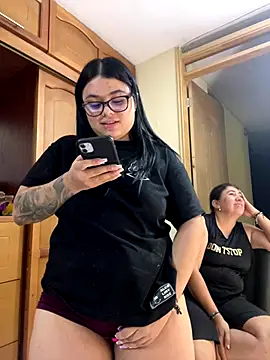 Snapshot of alissonfernandez_ chatting on 10.16.25 alissonfernandez online show from 10.16.25