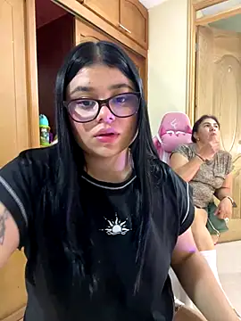 Snapshot of alissonfernandez_ chatting on 10.18.25 alissonfernandez online show from 10.18.25