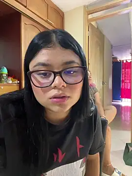 Snapshot of alissonfernandez_ chatting on 10.18.25 alissonfernandez online show from 10.18.25