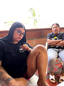 Snapshot of alissonfernandez_ chatting on 10.19.25 alissonfernandez online show from 10.19.25