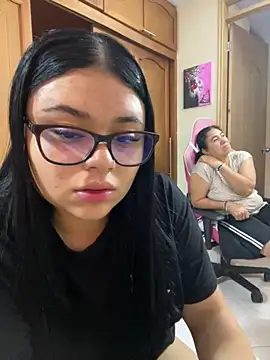 Snapshot of alissonfernandez_ chatting on 10.21.25 alissonfernandez online show from 10.21.25