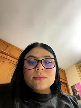 Snapshot of alissonfernandez_ chatting on 10.25.25 alissonfernandez online show from 10.25.25