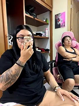 Snapshot of alissonfernandez_ chatting on 10.27.25 alissonfernandez online show from 10.27.25