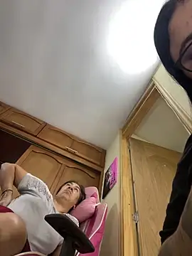 Snapshot of alissonfernandez_ chatting on 10.31.25 alissonfernandez online show from 10.31.25