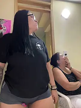 Snapshot of alissonfernandez_ chatting on 11.19.25 alissonfernandez online show from 11.19.25