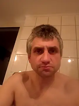 Snapshot of Gotowy40 chatting on 11.16.25 Gotowy40 online show from 11.16.25