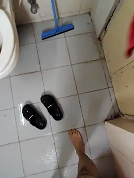 Snapshot of KeepCummingForYou73 chatting on 11.05.25 KeepCummingForYou73 online show from 11.05.25