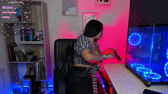 Sue Wolls online show from 02.13.25