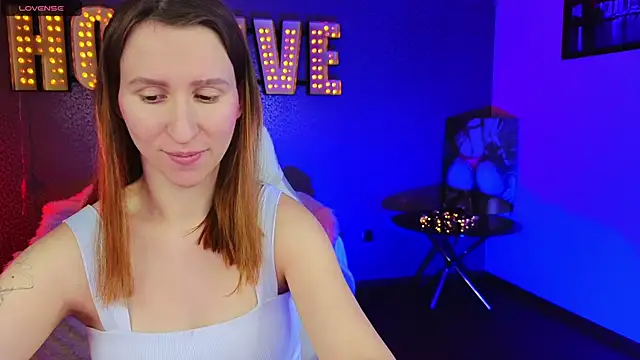 Snapshot of AliceBYKiss chatting on 12.20.24 AliceBYKiss online show from 12.20.24