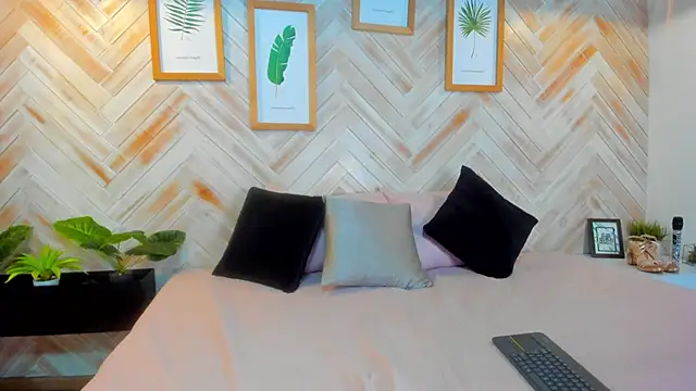 AniiRose online show from 02.12.25