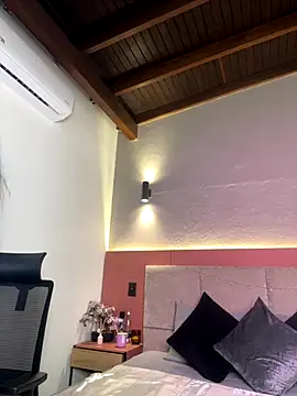 AniiRose online show from 11.12.25