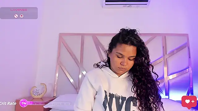 Snapshot of Carolina_Evanss chatting on 09.23.25 Carolina Evanss online show from 09.23.25