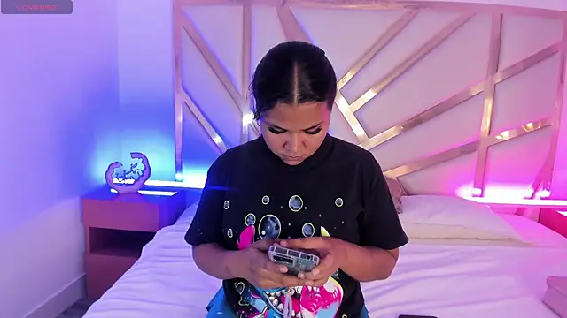 Snapshot of Carolina_Evanss chatting on 10.17.25 Carolina Evanss online show from 10.17.25