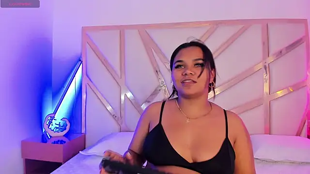 Snapshot of Carolina_Evanss chatting on 11.21.25 Carolina Evanss online show from 11.21.25