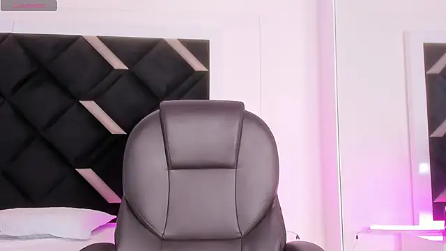 Carolina Evanss online show from 06.12.26