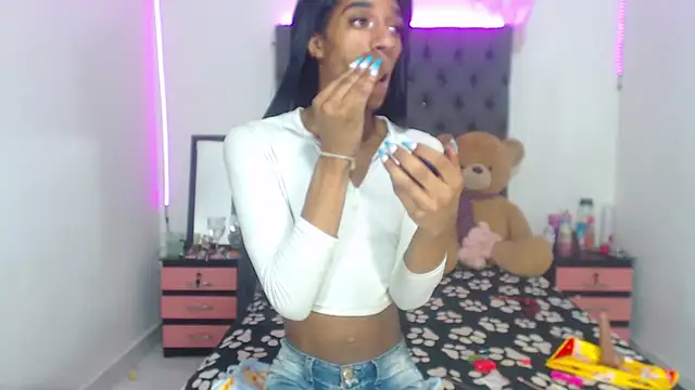 Snapshot of lucianadolll chatting on 09.29.25 lucianadolll online show from 09.29.25