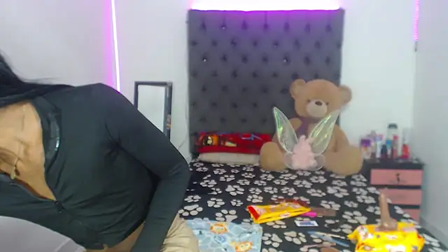 Snapshot of lucianadolll chatting on 10.01.25 lucianadolll online show from 10.01.25