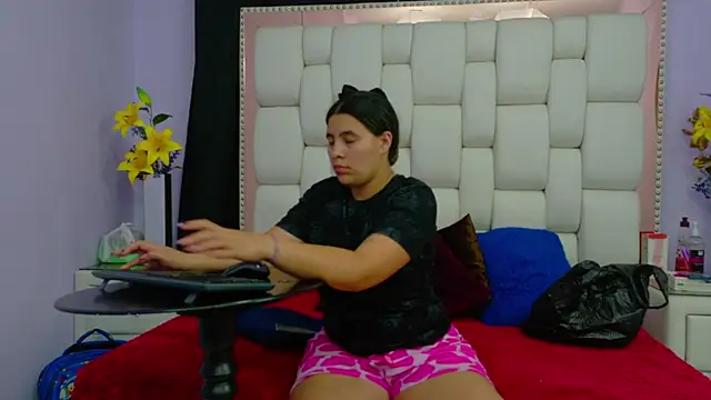 Salome Moonn online show from 11.27.25