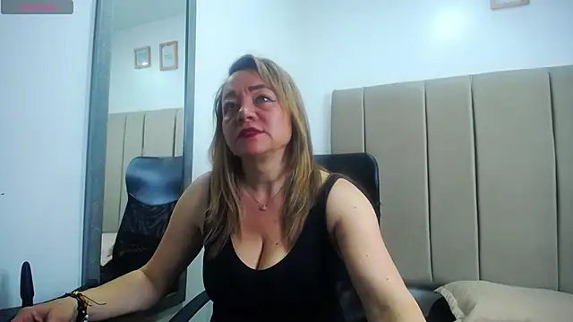 Lupiita223 online show from 03.17.25