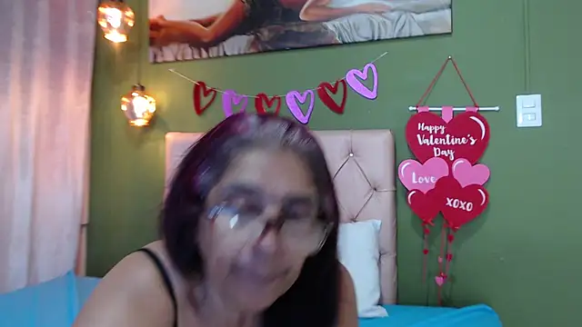 Snapshot of renata_milf_ chatting on 02.15.25 renata milf online show from 02.15.25