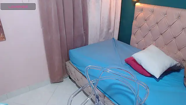 Snapshot of renata_milf_ chatting on 10.27.25 renata milf online show from 10.27.25