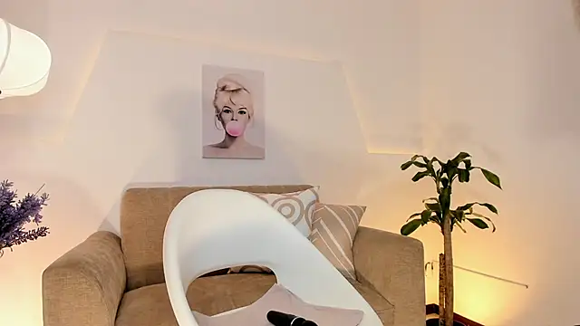 Catvalentine  online show from 02.21.26