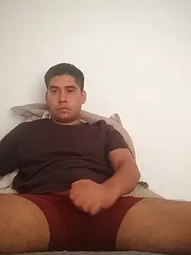 Snapshot of estudiante69 chatting on 12.29.24 estudiante69 online show from 12.29.24